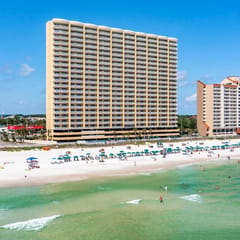 Panoramic Gulf front Condo w/ Pool - Emerald Skies